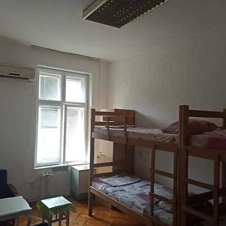 Yolo Hostel