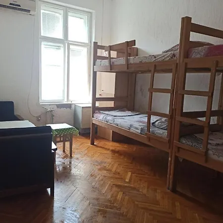Yolo Hostel