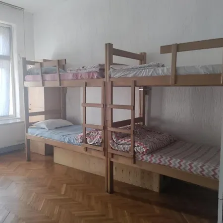 Hostel Yolo *