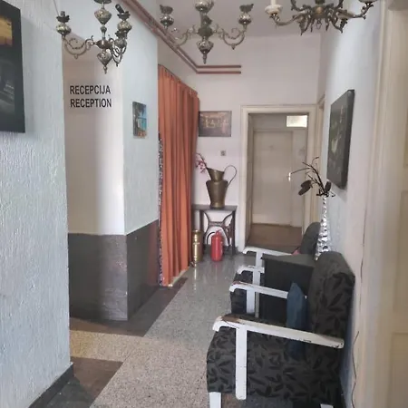 Hostel Yolo