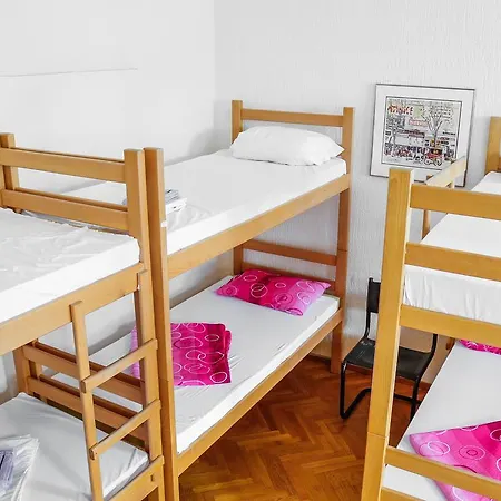 Yolo Hostel