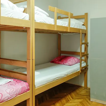 Hostel Yolo