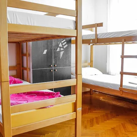 Hostel Yolo *
